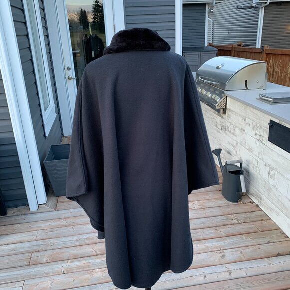 Vintage Lord & Taylor Black Fleece Cloak Cape Faux Fur Collar Velvet Buttons - Picture 6 of 16